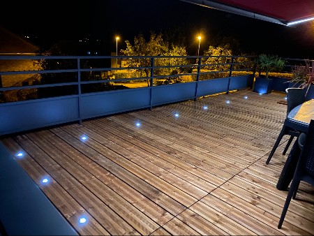 Terrasse extérieure par une menuiserie à Challans